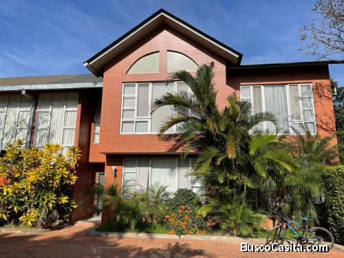 CASA EN VENTA EN CONDOMINIO CASTILLA REAL