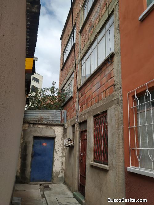 CASA EN VENTA ENTRE LA AVENIDA BUENOS AIRES Y GARCILAZO DE LA VEGA