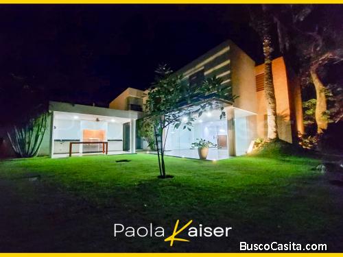Linda casa con piscina en condominio
