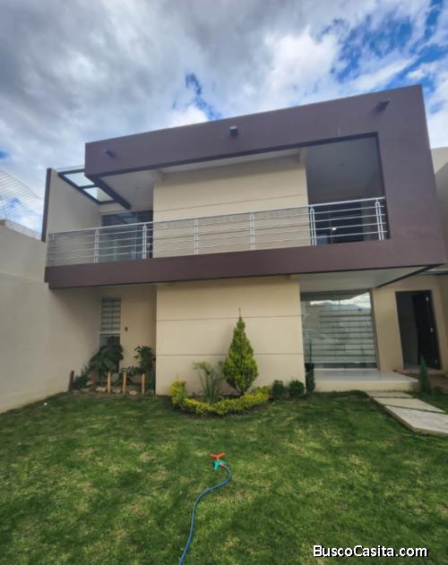 Hermosa casa en venta dentro de urbanización 