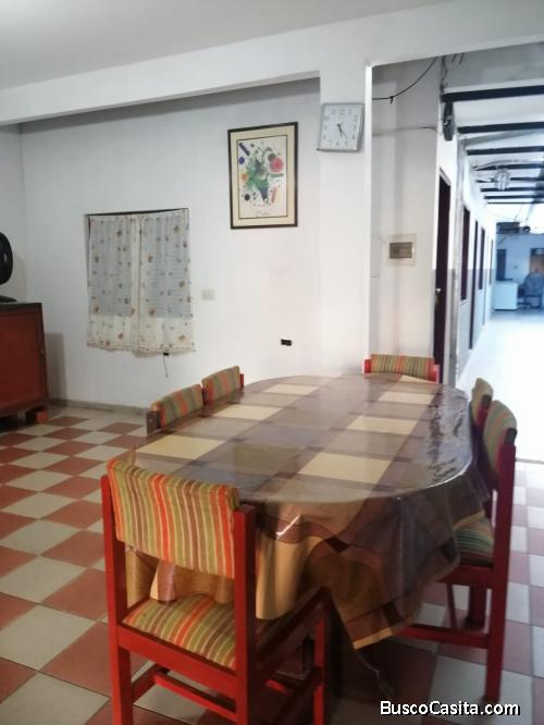 Casa en alquiler con 2 ambientes para tienda en avenida 