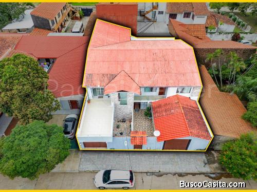 Bonita y amplia casa en venta en santa cruz, 8 dormitorios