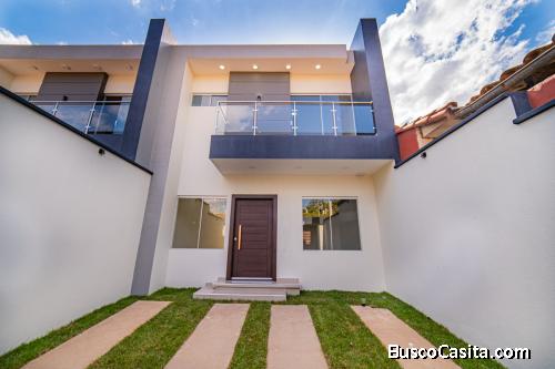 CASA EN VENTA ZONA NORTE 8vo ANILLO ENTRE ALEMANA Y BENI