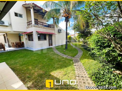 Bonita casa en venta, en esquina, Barrio California
