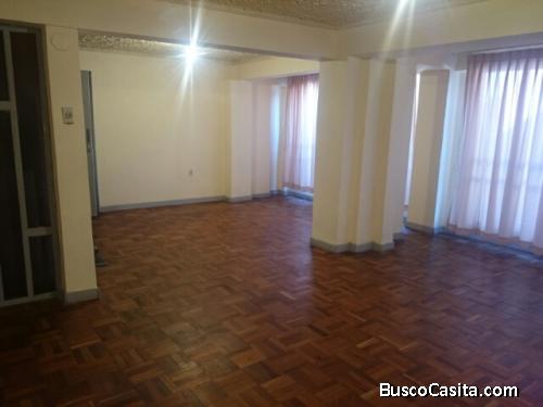 La paz capital, barrio residencial, dep.to con garzonierre y parqueo a la venta