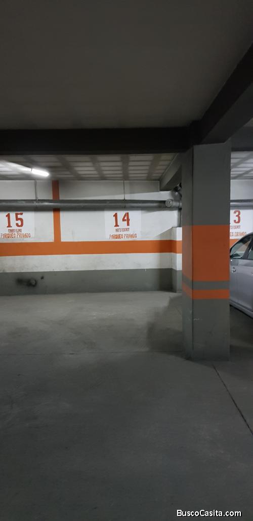 Céntrico parqueo en Edificio Handal, a pasos del Obelisco