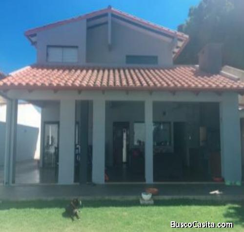 Hermosa casa en Doble Vía la Guardia 