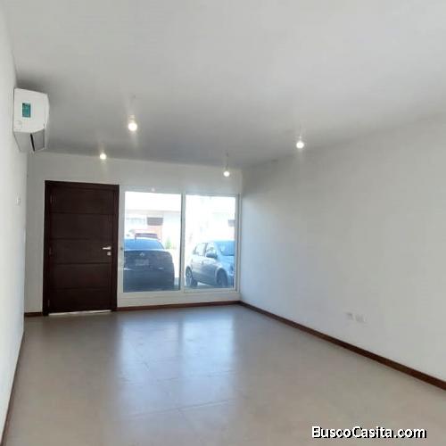 CASA EN ALQUILER! ZONA NORTE 8VO ANILLO, EN CONDOMINIO