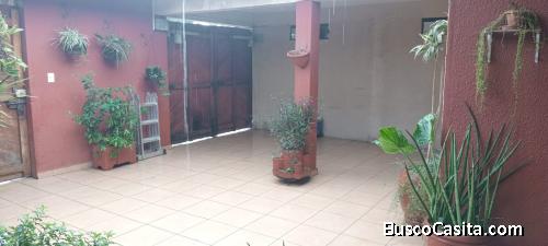CASA EN VENTA Sobre Av. Santos Dumont entre 3er y 4to anillo