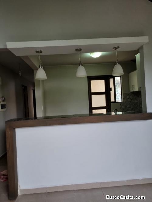 CASA DE 3 DORMITORIOS EN ALQUILER EN LA ZONA ESTE DE SANTA CRUZ 