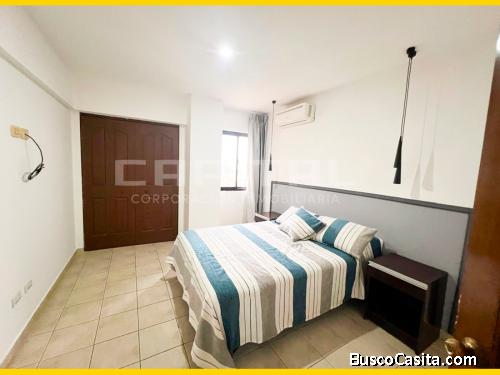 EDIFICIO PLAZA LIBERTAD, DEPARTMAENTO DE 2 DORMITORIOS CON MUEBLES Y PARQUEO