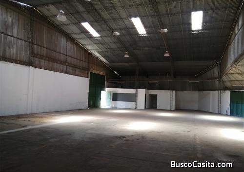 AMPLIO GALPON EN ALQUILER ZONA PARQUE INDUSTRIAL