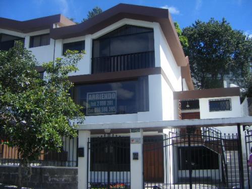 Alquiler de casa en Cumbaya Miravalle 2