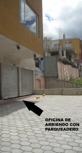 INMOBILIARIA CONEXION ARRIENDA LOCAL COMERCIAL 100M2,CERCA BALCÓN DEL NORTE A 3 MINUTOS DEL CONDADO SHOPPING,CON PARQUEADERO $500