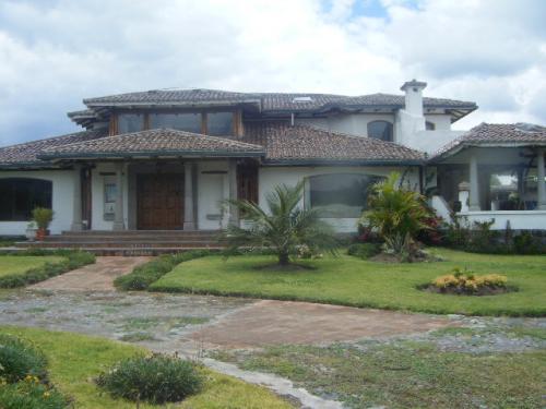 Renta de hermosa casa en Tumbaco