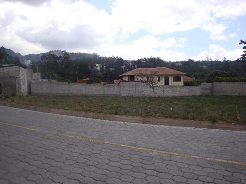 LINDO TERRENO PLANO DE 560 M2 EN NAYON