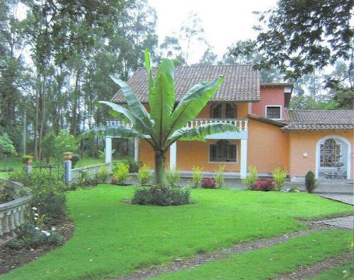 Terreno de 56130 m2 con construcción de 1182.24 m2 sector Yanahuayco Chaupitena Los Cuarteles vía antigua Conocoto Amaguaña (Vía Colegio La Salle)