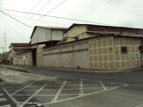 VENDO BODEGA ESQUINERA EN AV.  DOMINGO COMIN 6.600 M2