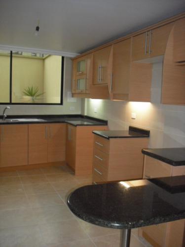 MODERNOS DEPARTAMENTOS 3 DORMITORIOS 2 PARQUEADEROS ENTREGA INMEDIATA PONCIANO ALTO