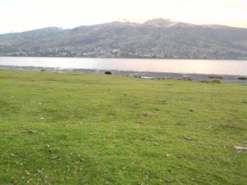 VENDO LOTE DE TERRENO UBICADO FRENTE AL LAGO SAN PABLO IDEAL PARA COMPLEJO TURÍSTICO