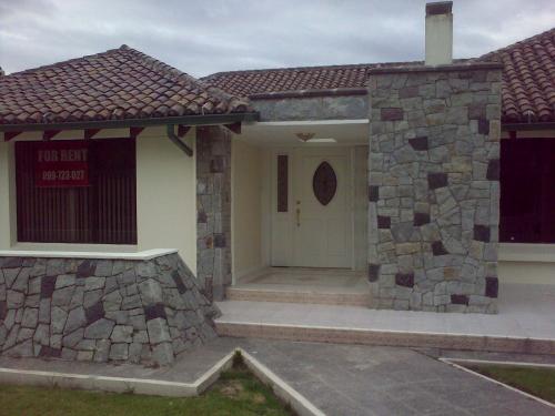 CASA ARRENDAMIENTO URB. PROXIMO AL RESERVORIO CUMBAYA