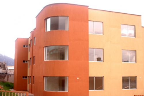 ARRIENDO DEPARTAMENTO NUEVO 120M2 $ 260 TRES DORMITORIOS CONJUNTO PRIVADO 4 CUADRAS SOBRE OCCIDENTAL VISTA AEROPUERTO CALLE JORGE PIEDRA OE10-130     