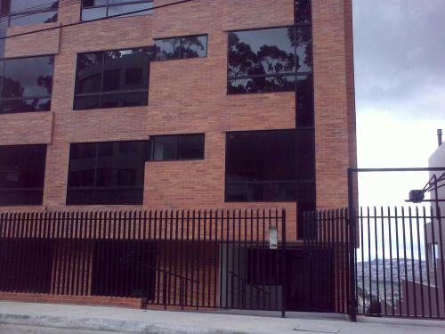 DEPARTAMENTO EXCELENTE CON MAGNIFICA VISTA EN EL BOSQUE