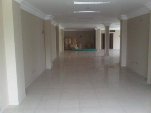 CENTRO DE GUAYAQUIL SE ALQUILA EDIFICIO DE ESTRENO