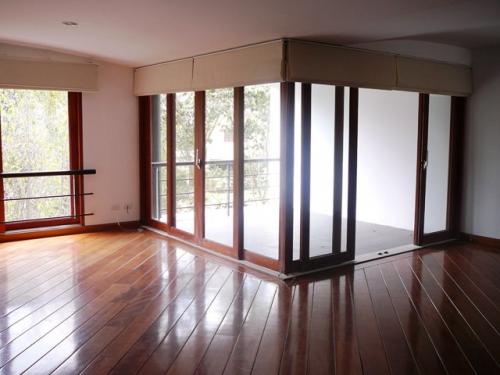 ALQUILO LUJOSA SUITE EN EL CENTRO PLAZA (CUMBAYA)