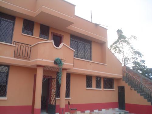 SE ARRIENDA HERMOSA CASA AMPLIA EN EL VALLE DE TUMBACO