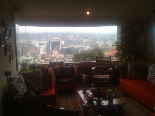 VISTA ESPECTACULAR, Cerca del Megamaxi, Bancos, Centros Comerciales, Excelentes Restaurants, Iglesias, Parque Metropolitano y Parque La Carolina, Igle