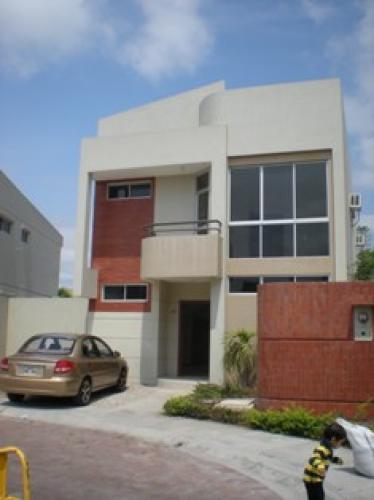 BELO HORIZONTE  EN CONJUNTO PRIVADO  CON PISCINA ALQUILO BONITA CASA 3 DORMITORIOS, PATIO GRANDE.