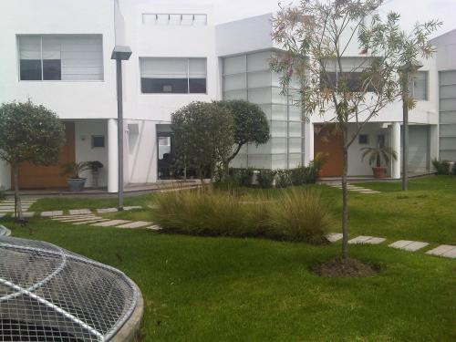 CUMBAYA MODERNA CONJUNTO PRIVADO 4 DORMITORIOS $ 1.300,00 INCLUIDO CONDOMINIO