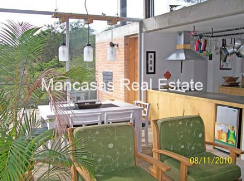 Moderna Casa en Puembo