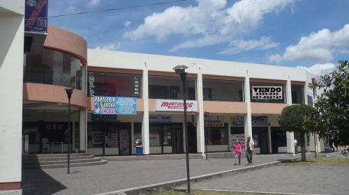 LOCAL COMERCIAL PLANTA, ALTA, CENTRO COMERCIAL DOS HEMISFERIOS, 35M2, ZONA COMERCIAL $21.000 INFORMES: 2353-232,097-592747