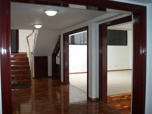 RENTO CASA 400M FLAMANTE Y CON TODAS INSTALACIONES PARA MULTINACIONAL, SPA, RADIO, ETC EN ELOY ALFARO BATÁN- QUUITO