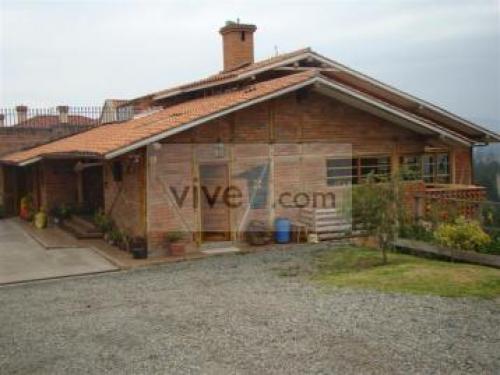 E-2660 VENDO QUINTA EN RIO AMARILLO. Visite casasencuencaecuador