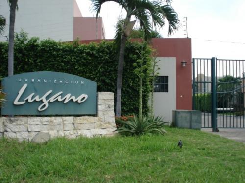 Terreno en la vía a Samborondón, urbanización privada. 