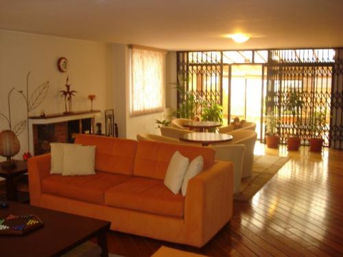 AMPLIO DEPARTAMENTO  EN ARRIENDO EN JARDINES DEL BATAN