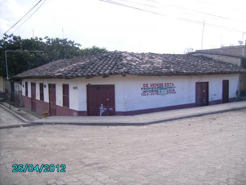 Vendo en el centro de Catamayo un lote de terreno esquinero