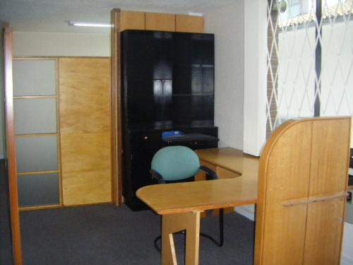 OFICINA CON O SIN MUEBLES P/RENTA REPUBLICA DEL SALVADOR