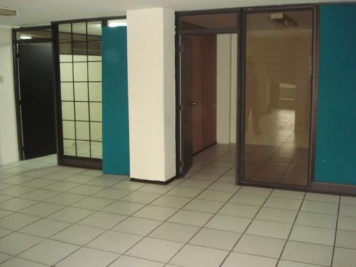 AMPLIAS OFICINAS DE 380 METROS EN EL QUICENTRO