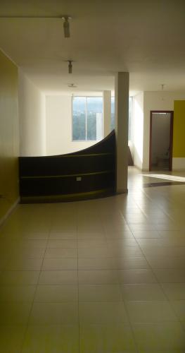 LOCAL COMERCIAL 100M2, MARISCAL SUCRE Y DIEGO DE VÁSQUEZ, CERCA A BALCÓN DEL NORTE  $75.000 INF