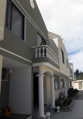 CASA LA PAMPA, CONJUNTO GIRASOLES DE LA PAMPA, 120M2, TERRAZA AMPLIA $65.000 INFORMES: 2353-232, 097-592747