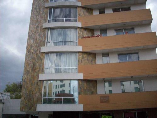 Arriendo bonita suite excelente ubicacion sector La Paz