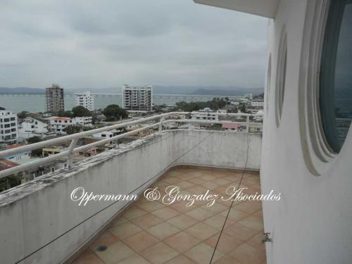 Edificio frente al mar en venta