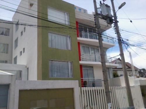 Urb. el Condado Vendo Precioso Departamento