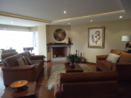QUITO TENIS VENDO LUJOSO DEPARTAMENTO