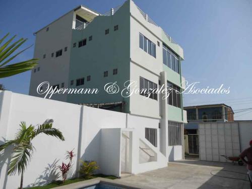 Departamentos en venta a pocos metros de la playa Crucita.
