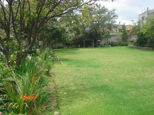 TERRENO CON  CASA IDEAL PARA CONSTRUCTORES